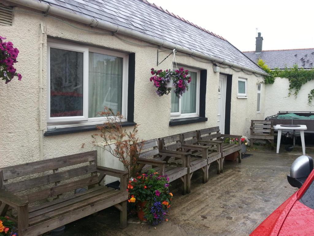 Holyhead Lodge Room photo